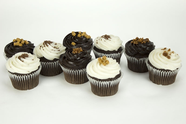 Chocolate & Vanilla Fudge Sensation Cupcakes