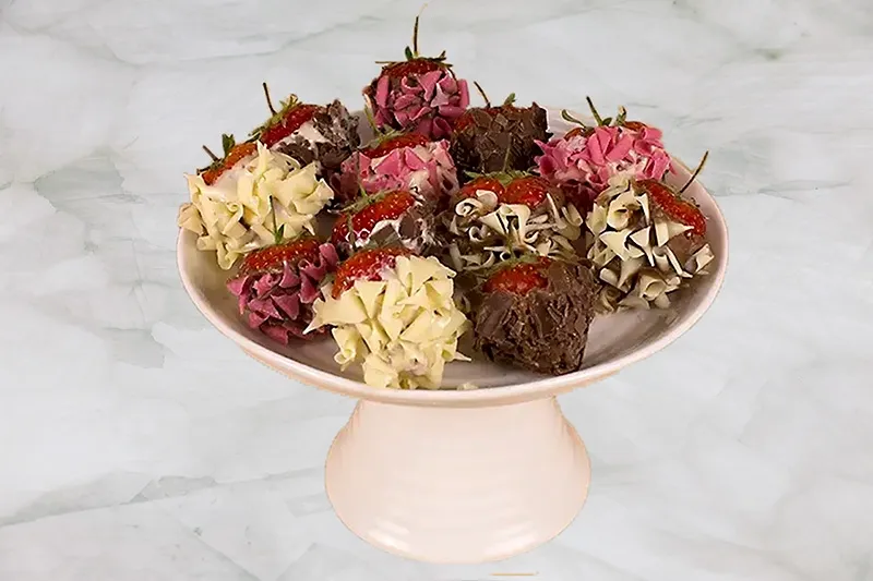 12 Gourmet Selection Dipped Strawberries