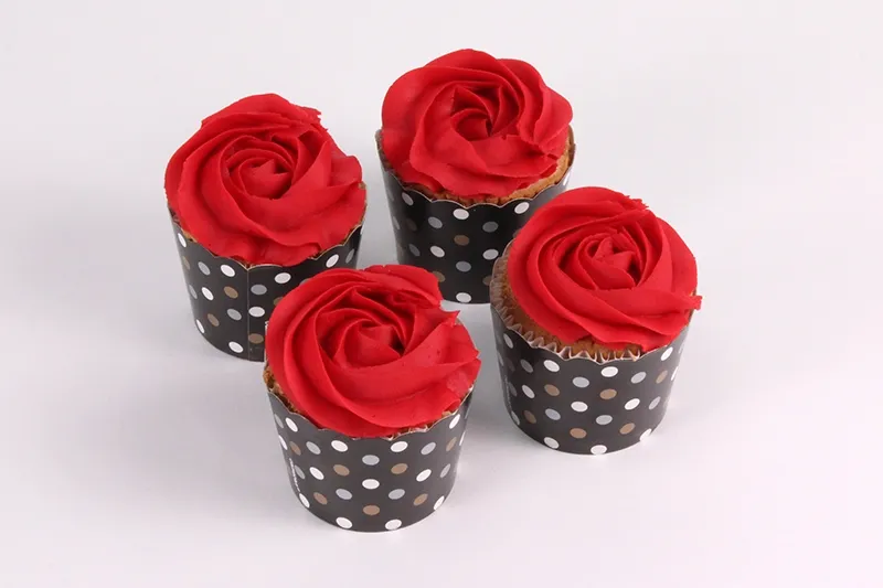 6 Red Rose Little cupcakes