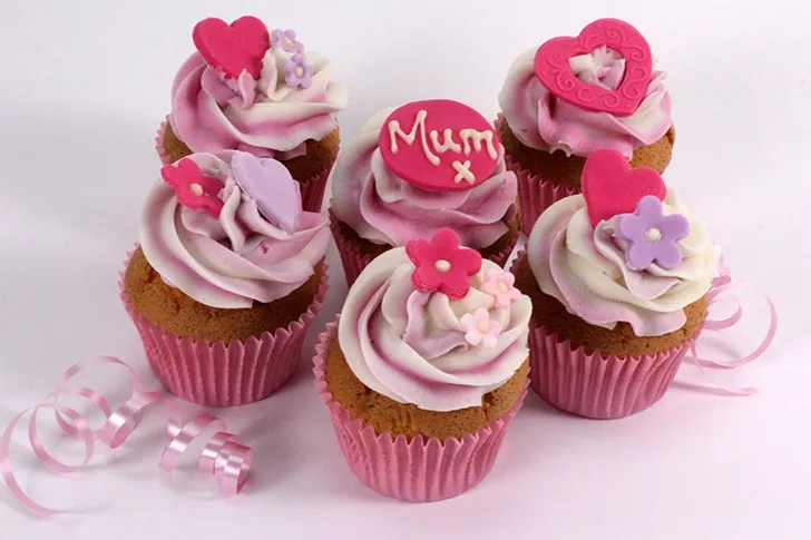 Mums Strawberry & Cream Ripple Cupcakes